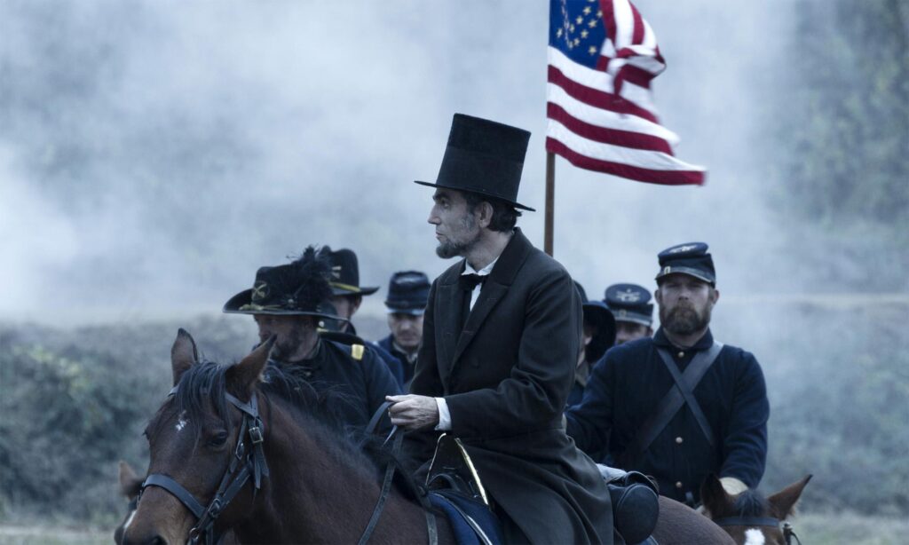 Daniel Day-Lewis in una scena di Lincoln di Steven Spielberg