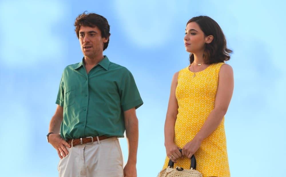 elio germano e matilda de angeli nel film "l'incredibile storia dell'isola delle rose"