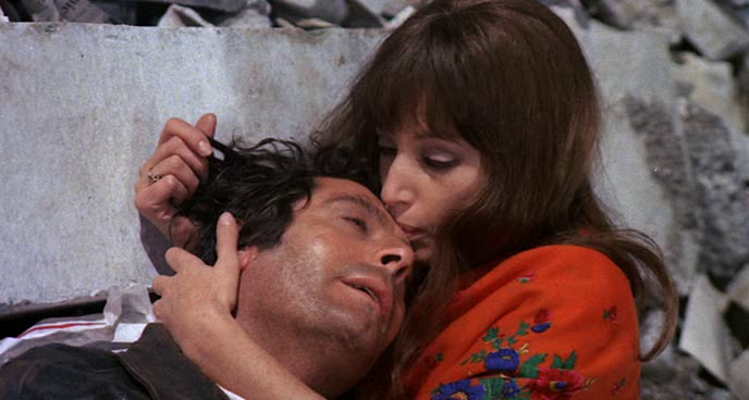 Marcello Mastroianni e Monica Vitti nel classico della Commedia all'italiana Dramma Della Gelosia