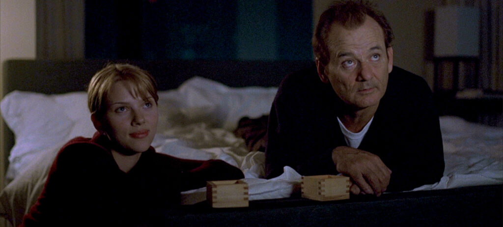 Bill Murray e Scarlett Johansson in una scena di Lost In Translation