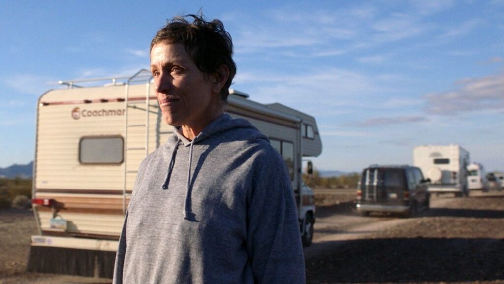 Frances McDormand nel film Nomadland