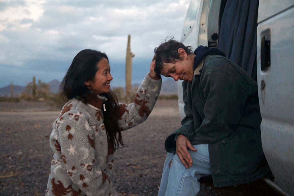 chloé zhao e frances mcdormand sul set