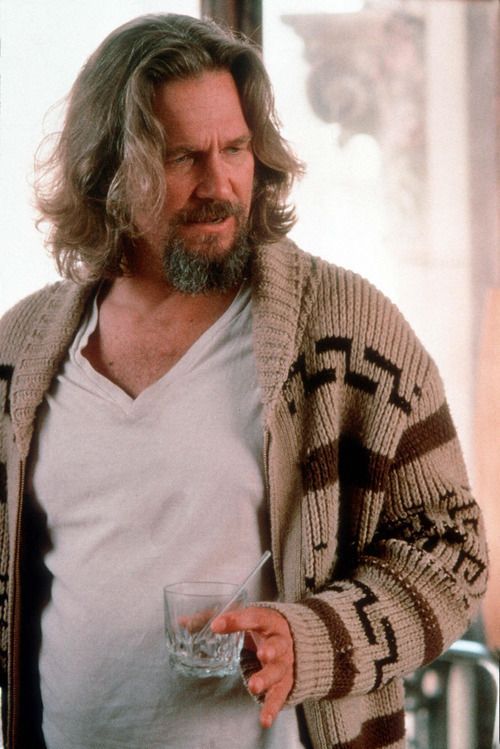 drugo e il suo white russian in una scena de "il grande lebowski"