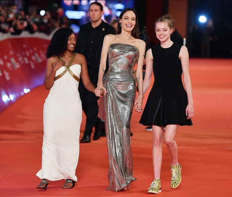 angelina jolie e le figlie sul red carpet