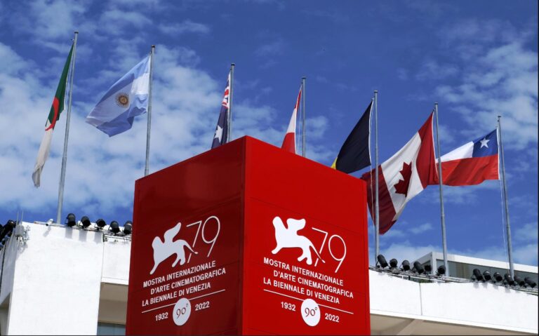 una veduta dell'entrata di venezia 79